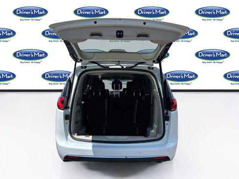 Used 2023 Chrysler Pacifica Touring-L FWD image 24