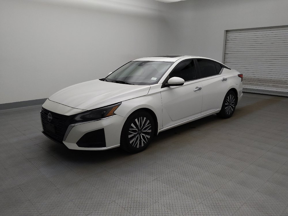 Used 2023 Nissan Altima 2.5 SV w/ SV Premium Package FWD image 2