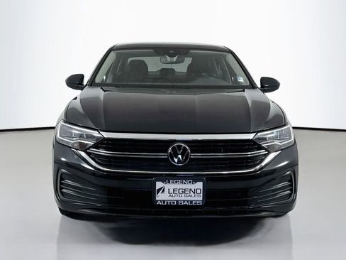 Used 2023 Volkswagen Jetta SE w/ Panoramic Sunroof Package FWD image 2