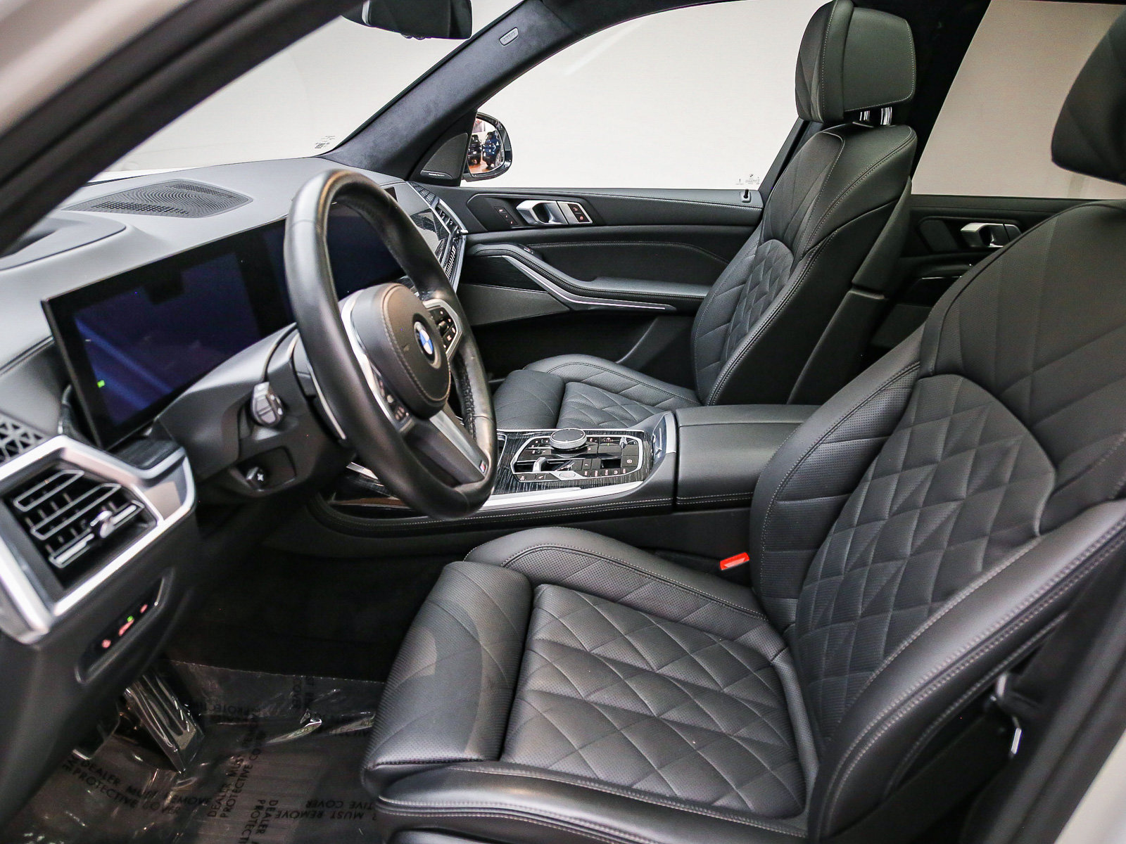Used 2024 BMW X7 xDrive40i w/ M Sport Package AWD/4WD image 19
