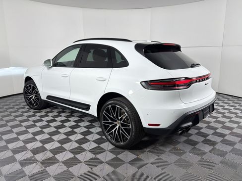 Certified 2026 Porsche Macan AWD/4WD image 3