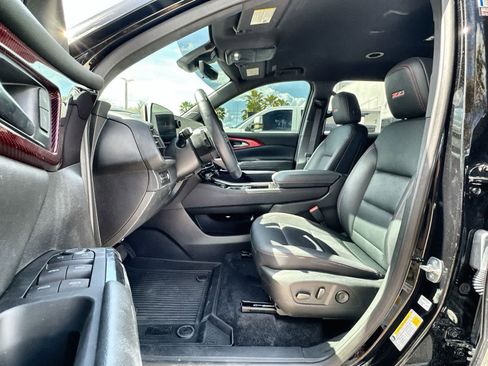 Used 2024 Chevrolet Traverse Z71 w/ Enhanced Driving Package image 2