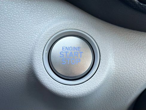 Used 2024 Hyundai Venue SEL image 31