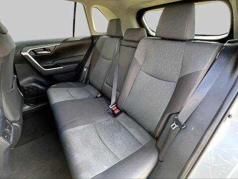 Used 2025 Toyota RAV4 XLE FWD image 38
