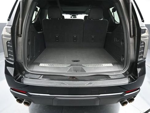 Used 2025 Chevrolet Suburban RST w/ Comfort Package AWD/4WD image 10