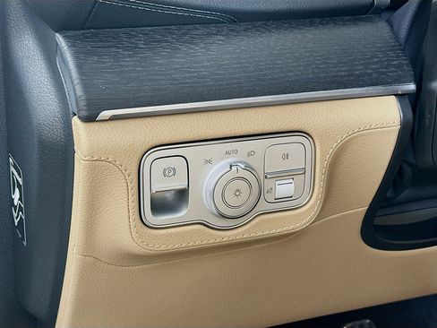 New 2026 Mercedes-Benz GLS 580 4MATIC image 10