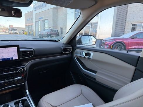 Certified 2023 Ford Explorer Limited image 16
