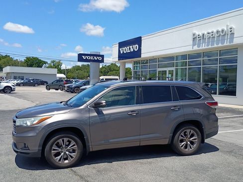 Used 2015 Toyota Highlander XLE FWD image 2