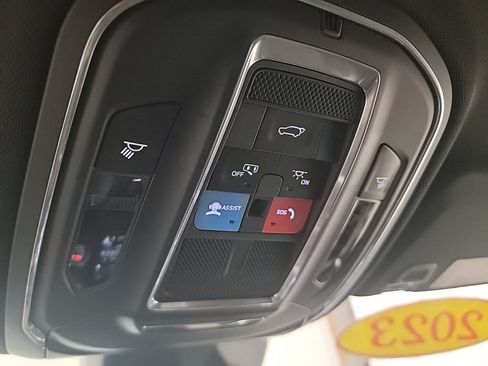 Used 2023 Jeep Grand Cherokee Altitude image 21