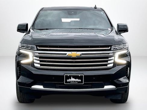 Used 2024 Chevrolet Suburban High Country w/ Advanced Technology Package image 2