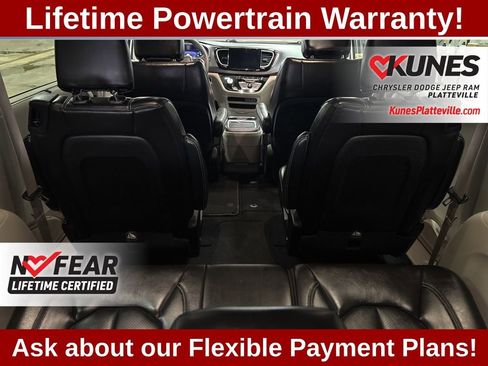 Used 2024 Chrysler Pacifica Touring-L image 16