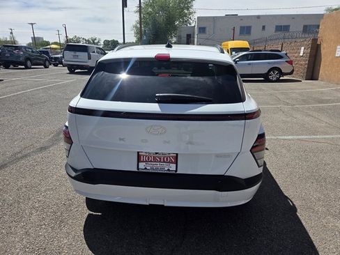 Used 2024 Hyundai Kona SEL image 2