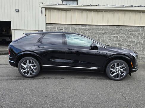 New 2026 Cadillac Optiq Luxury 2 AWD/4WD image 10