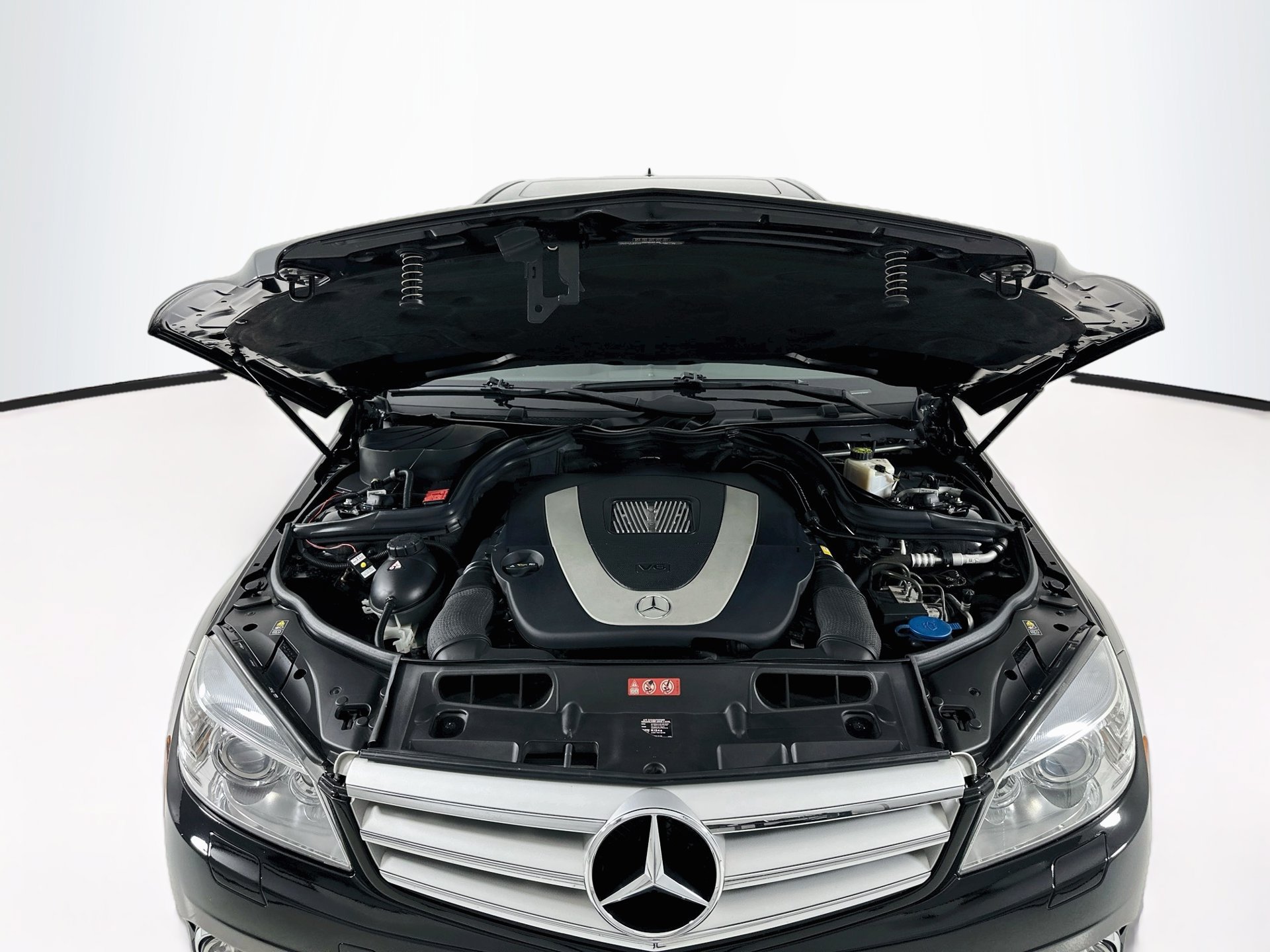 Used 2010 Mercedes-Benz C 300 Sedan image 34