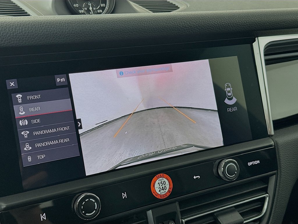 Certified 2025 Porsche Macan AWD/4WD image 17