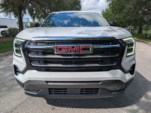 Used 2026 GMC Terrain Elevation w/ Technology Package II FWD image 2