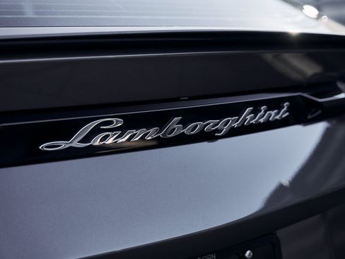 Used 2021 Lamborghini Urus image 10