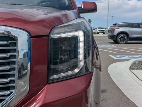 Used 2018 GMC Yukon Denali w/ Denali Ultimate Package AWD/4WD image 48