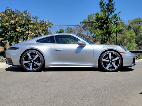 Used 2025 Porsche 911 Carrera RWD image 7