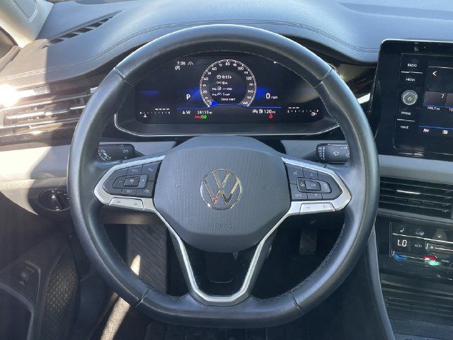 Used 2025 Volkswagen Jetta SE FWD image 12