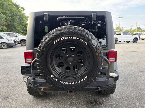 Used 2015 Jeep Wrangler Unlimited Rubicon w/ Connectivity Group AWD/4WD image 6