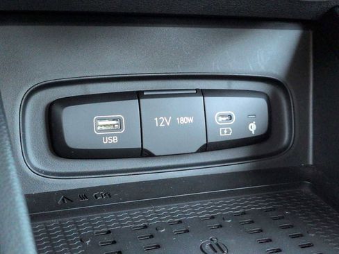 New 2025 Hyundai Venue Limited image 31