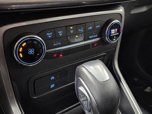 Used 2020 Ford EcoSport SE w/ SE Convenience Package image 30