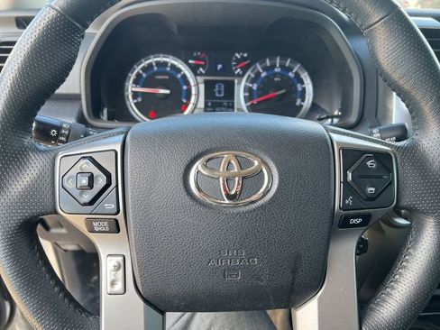 Used 2019 Toyota 4Runner SR5 AWD/4WD image 9