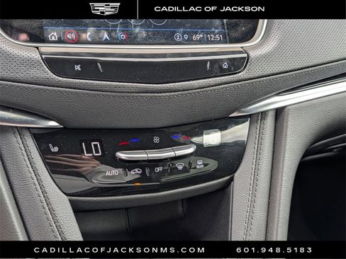Used 2025 Cadillac XT5 Premium Luxury image 11