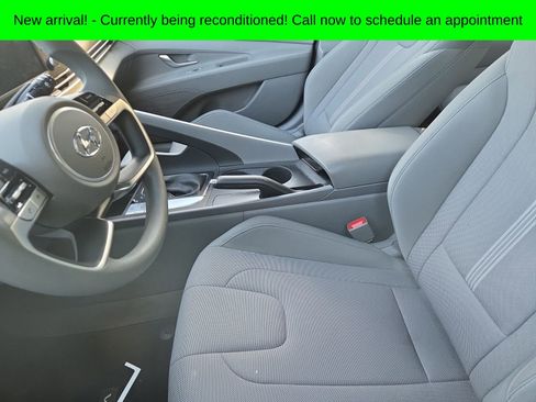 Used 2023 Hyundai Elantra SE w/ Preferred Accessory Package image 9