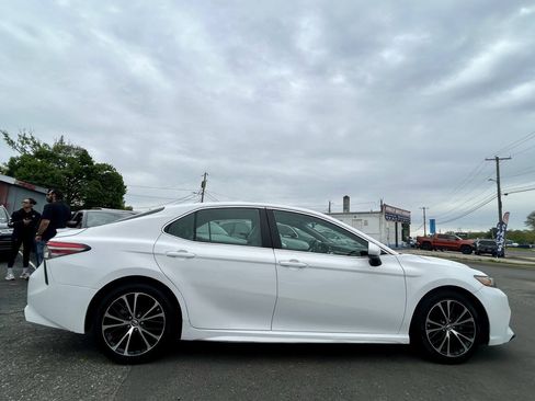 Used 2018 Toyota Camry SE FWD image 6