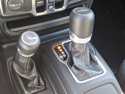 Certified 2024 Jeep Gladiator Sport image 14