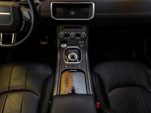 Used 2018 Land Rover Range Rover Evoque SE image 64