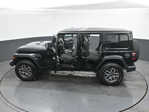 Used 2025 Jeep Wrangler Unlimited Sahara AWD/4WD image 51