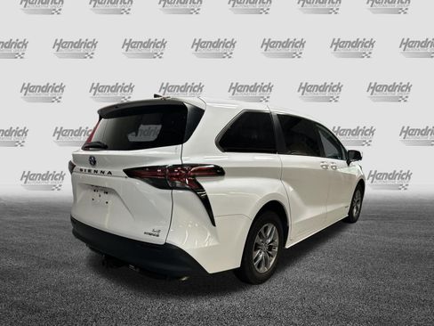 Used 2021 Toyota Sienna LE FWD image 11