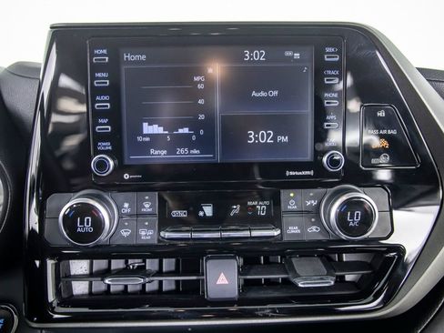 Used 2022 Toyota Highlander L FWD image 33