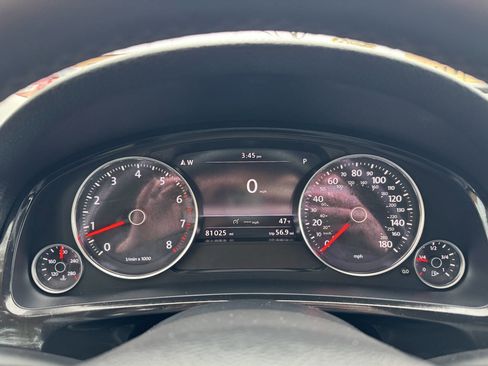 Used 2012 Volkswagen Touareg Sport image 16