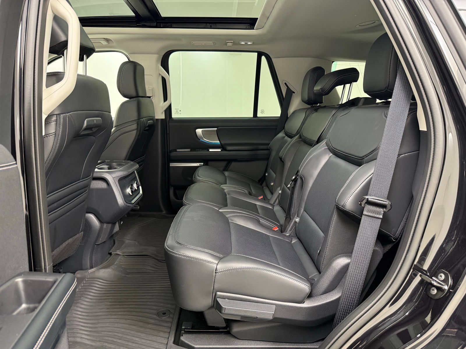 Used 2025 Ford Expedition Platinum AWD/4WD image 25