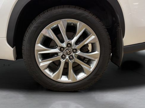 Used 2023 Toyota Highlander Limited AWD/4WD image 28