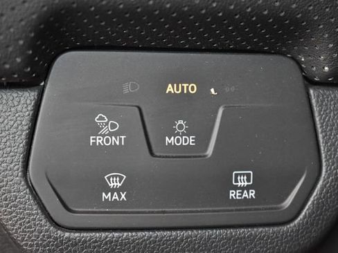 Used 2024 Volkswagen Atlas Cross Sport SEL R-Line AWD/4WD image 33