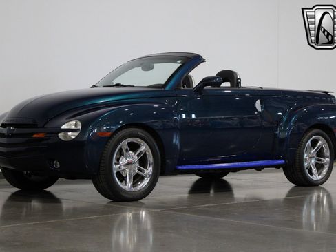 Used 2005 Chevrolet SSR w/ Preferred Equipment Group image 26