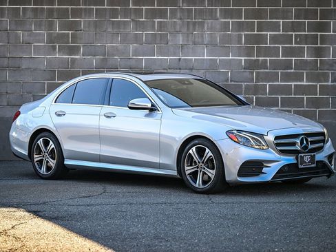 Used 2018 Mercedes-Benz E 300 4MATIC w/ Premium 1 Package image 2