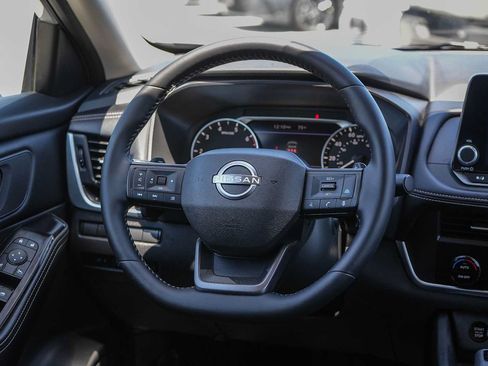 Used 2025 Nissan Rogue SV AWD/4WD image 15
