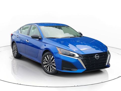 Used 2025 Nissan Altima 2.5 SV FWD image 1