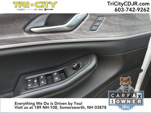 Used 2023 Jeep Grand Cherokee Limited w/ Luxury Tech Group II image 19