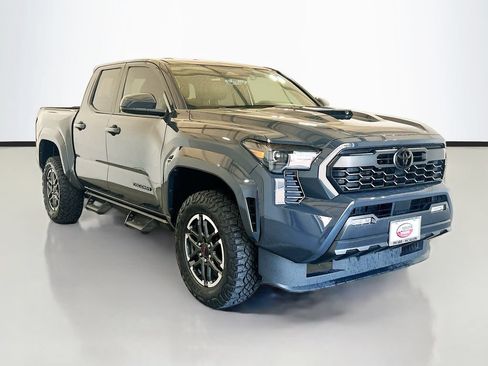Used 2025 Toyota Tacoma TRD Sport AWD/4WD image 3