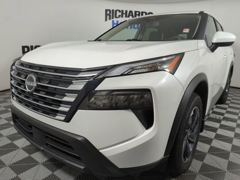 Used 2024 Nissan Rogue SV FWD image 1