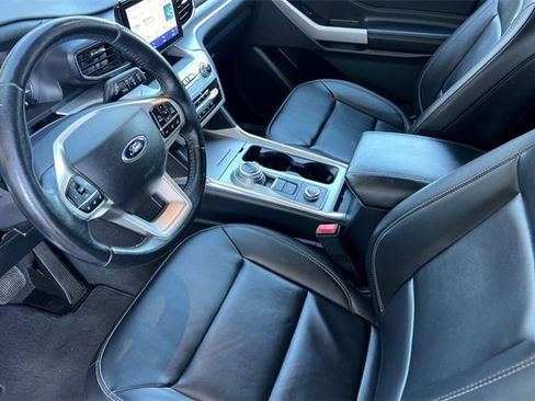 Used 2022 Ford Explorer XLT w/ Equipment Group 202A image 10