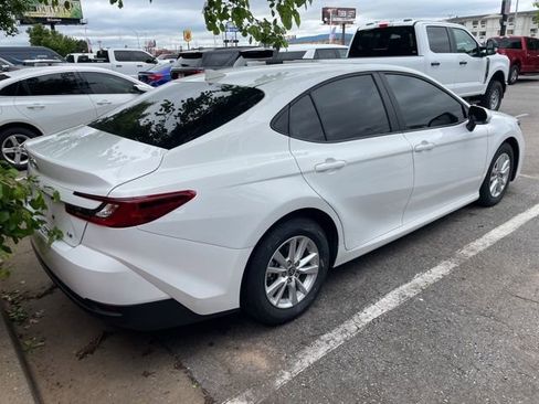 Used 2025 Toyota Camry LE image 7