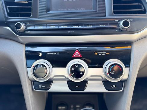 Used 2019 Hyundai Elantra SE image 23
